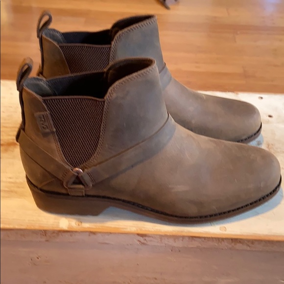 teva waterproof ankle boots